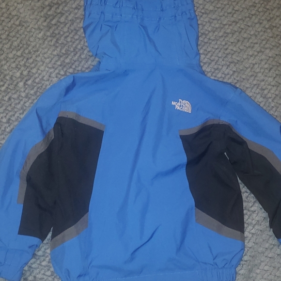 North face windbreaker - Picture 2 of 7